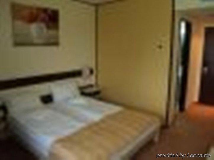 Hotel Rapsodia City Center Botoşani Extérieur photo