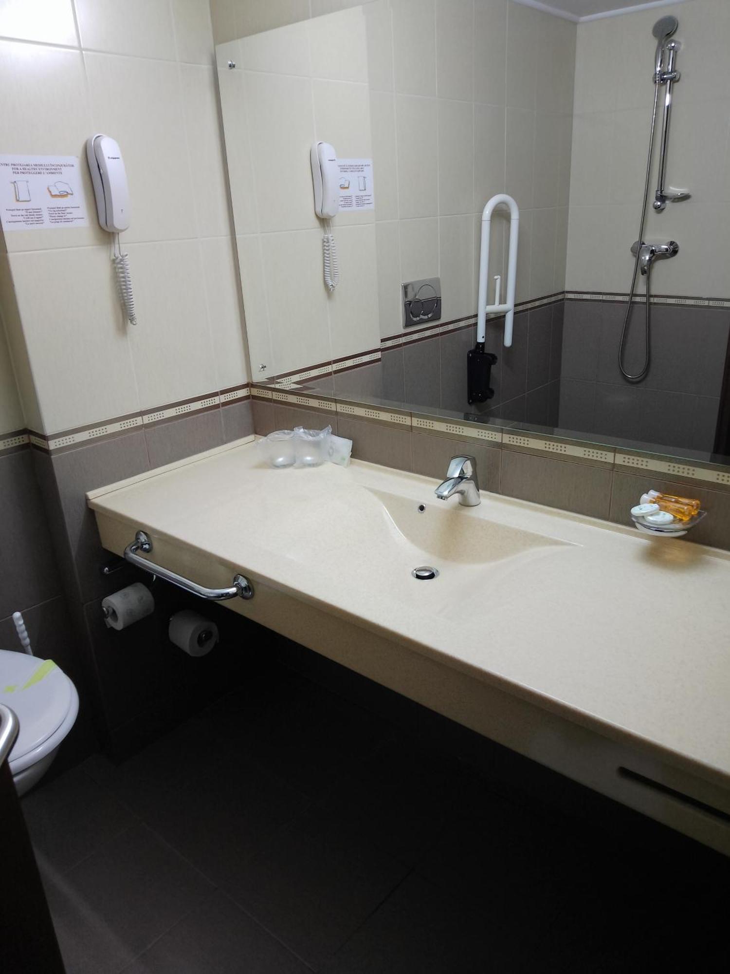 Hotel Rapsodia City Center Botoşani Extérieur photo
