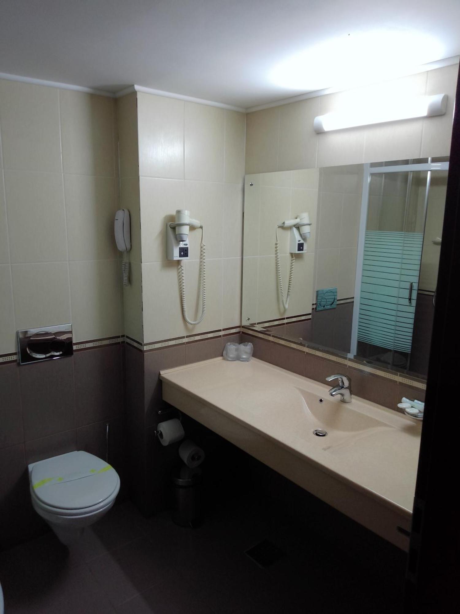 Hotel Rapsodia City Center Botoşani Extérieur photo