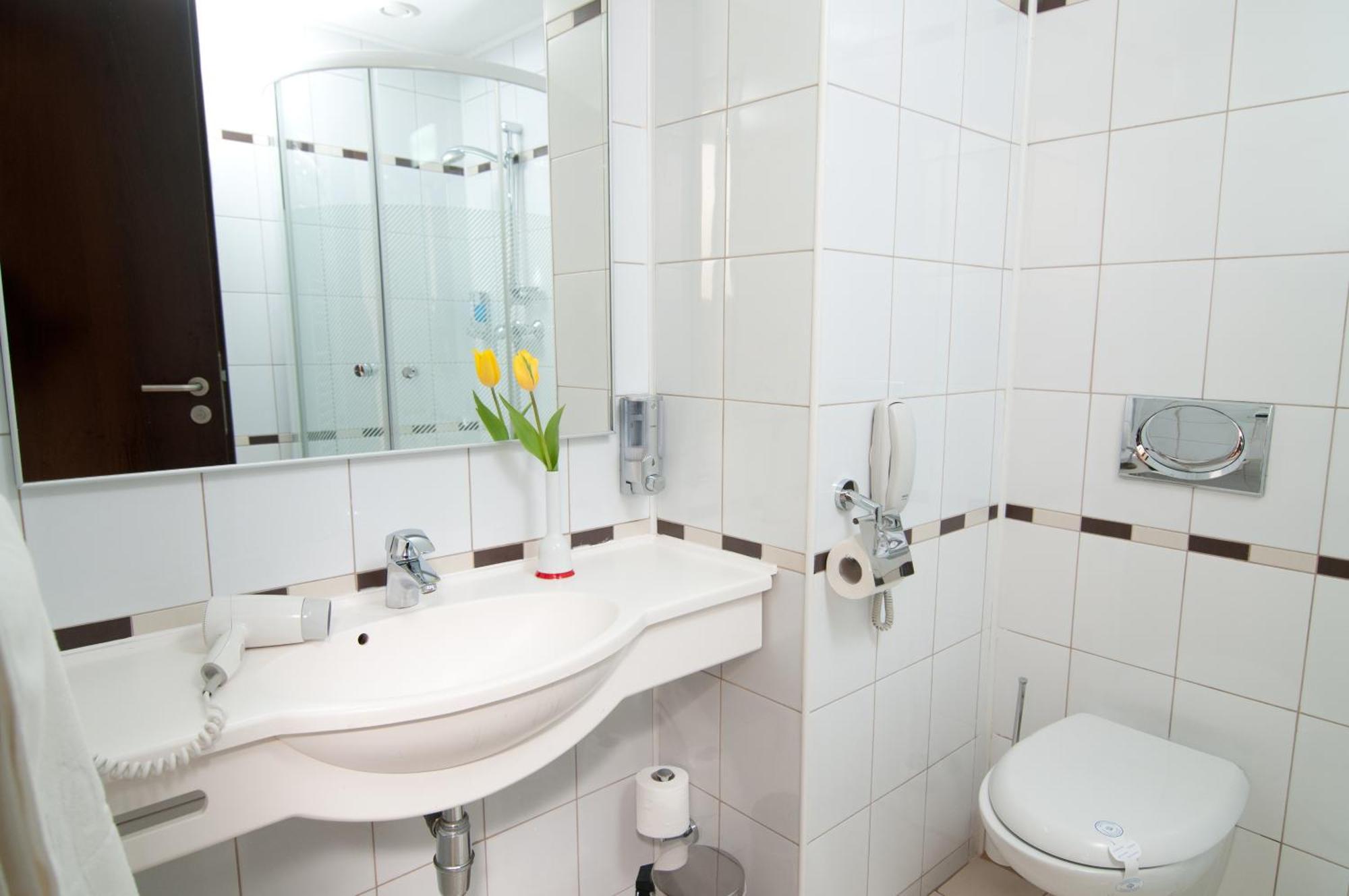 Hotel Rapsodia City Center Botoşani Extérieur photo