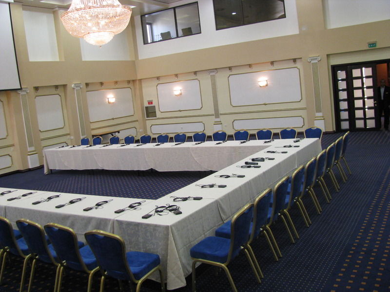 Hotel Rapsodia City Center Botoşani Extérieur photo