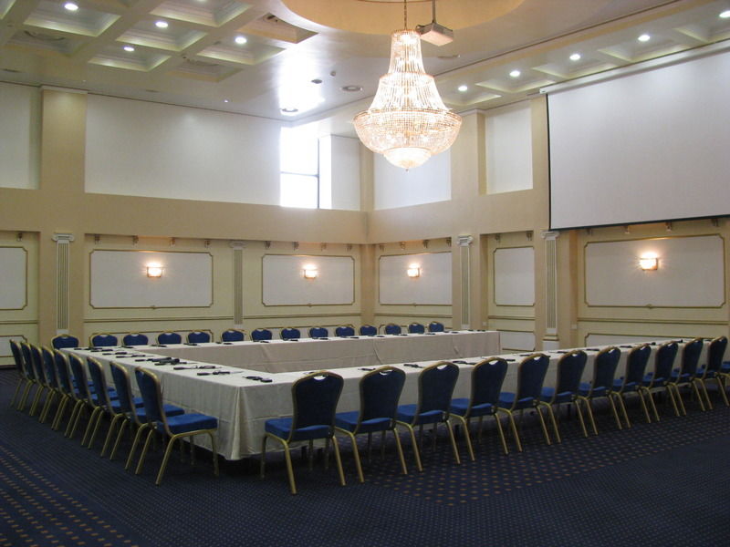Hotel Rapsodia City Center Botoşani Extérieur photo