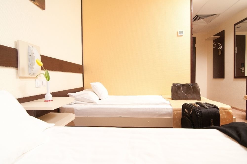 Hotel Rapsodia City Center Botoşani Extérieur photo