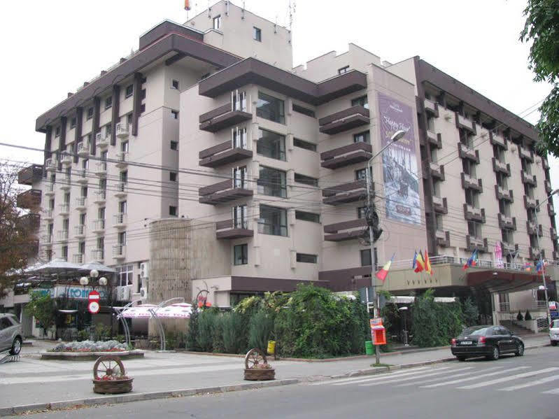 Hotel Rapsodia City Center Botoşani Extérieur photo