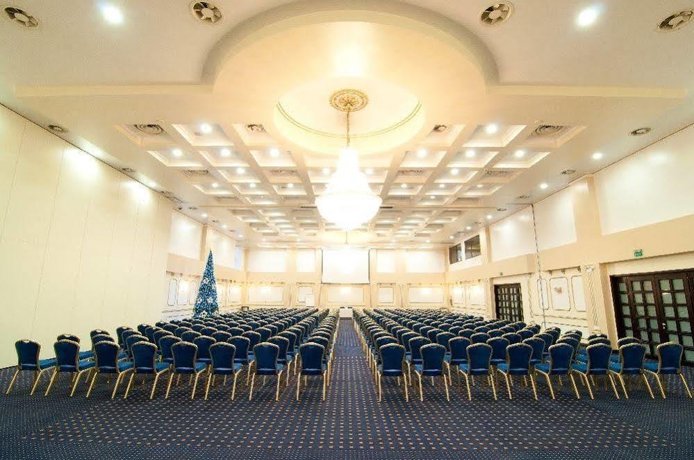 Hotel Rapsodia City Center Botoşani Extérieur photo