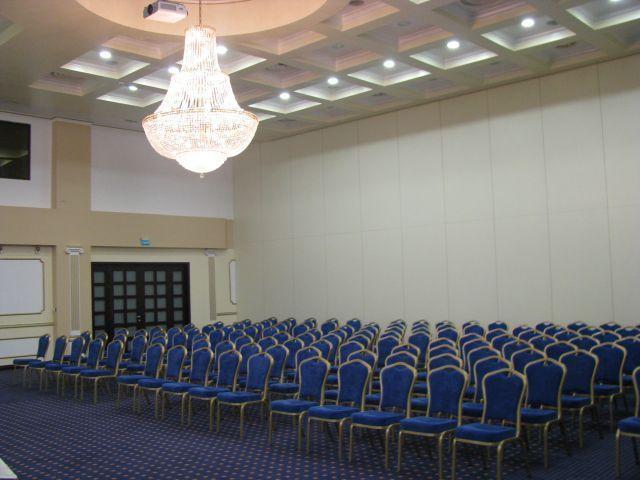 Hotel Rapsodia City Center Botoşani Extérieur photo